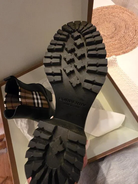 Burberry ankle boots NWT - Picture 3 of 8